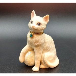 Cat Lenox Ivory Emerald on Collar for May Yarn Ball